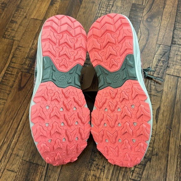 ASICS GEL Venture 9 Running Shoe Sneakers green. New with tags - Picture 11 of 16